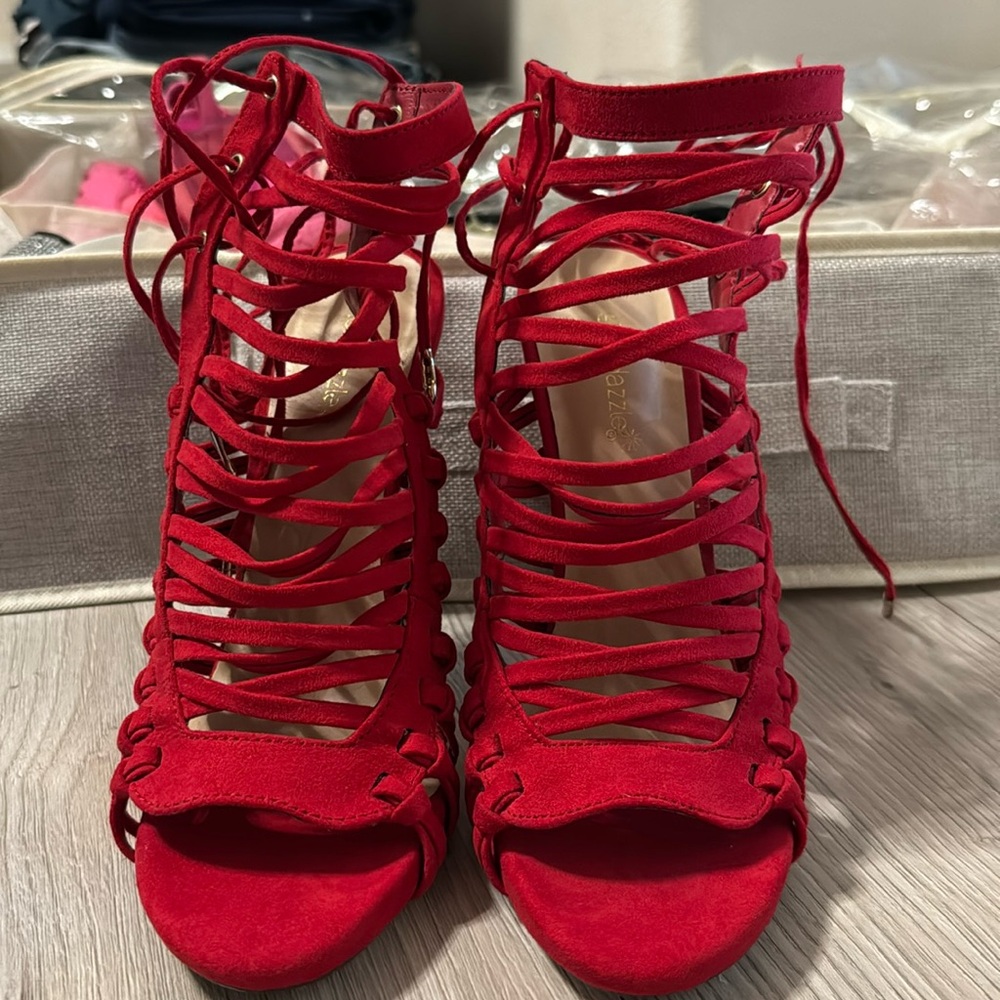 Hot red heels! Muy caliente!!